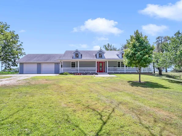 812 Arrowhead Rd, Inman, KS 67546