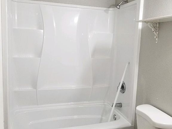5th image of 521 E Pine St