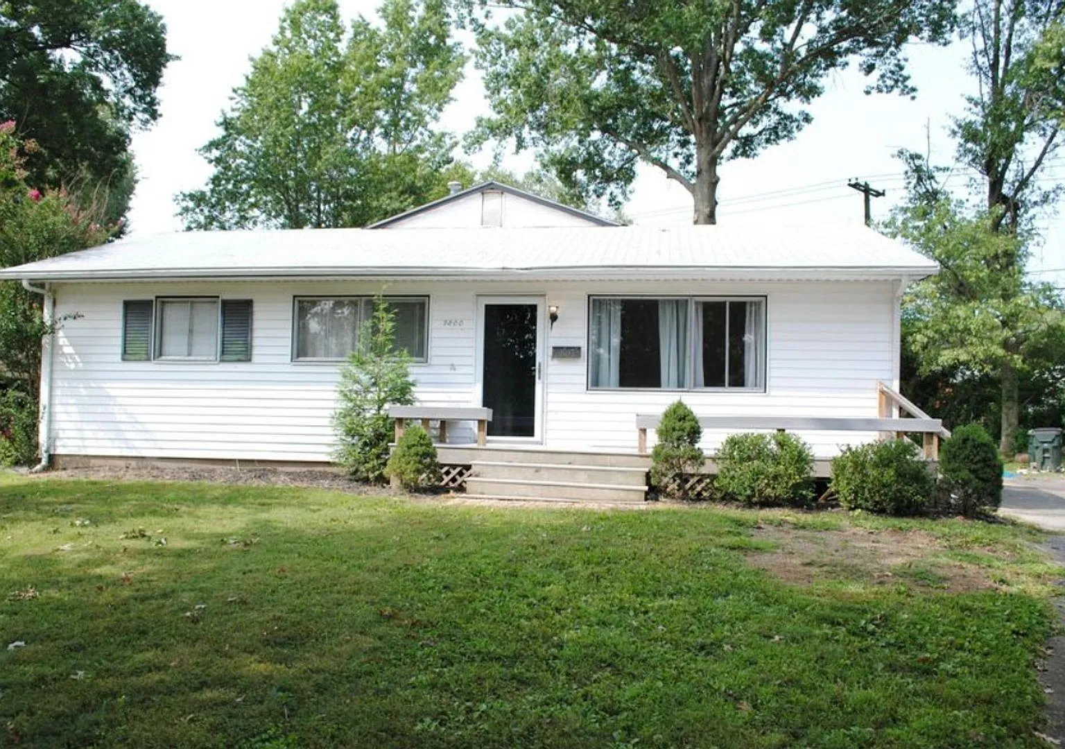 Beautiful 3-Bed Home in Prime Jeffersontown Location! — Photo 1