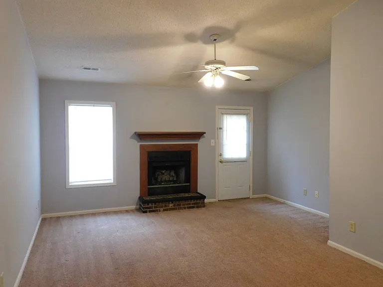 118 Village Ct — Photo 2