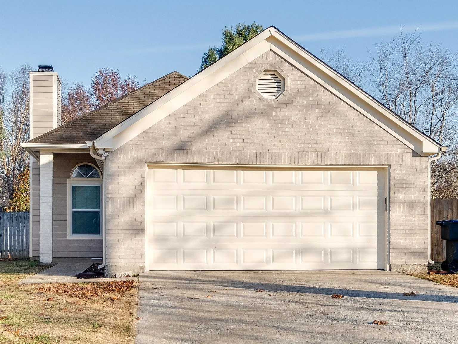 221 Steamboat Ct — Photo 2