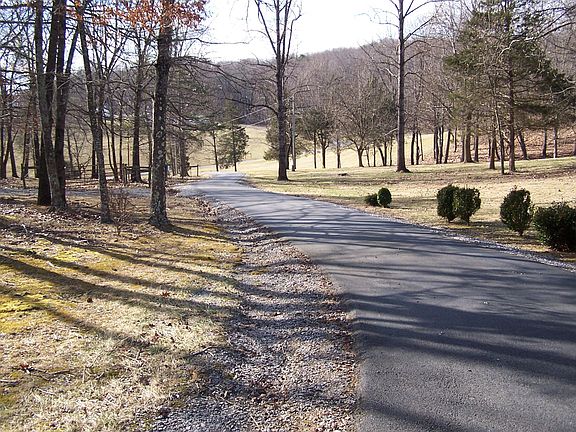 3rd image of 200 Sharon Ln