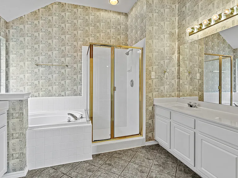 2127 Ballycastle Dr — Photo 12