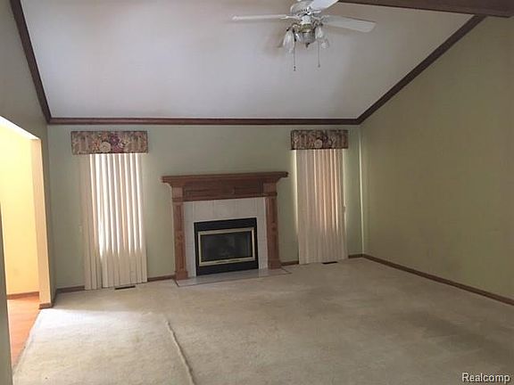 4th image of 3322 Fanone Dr