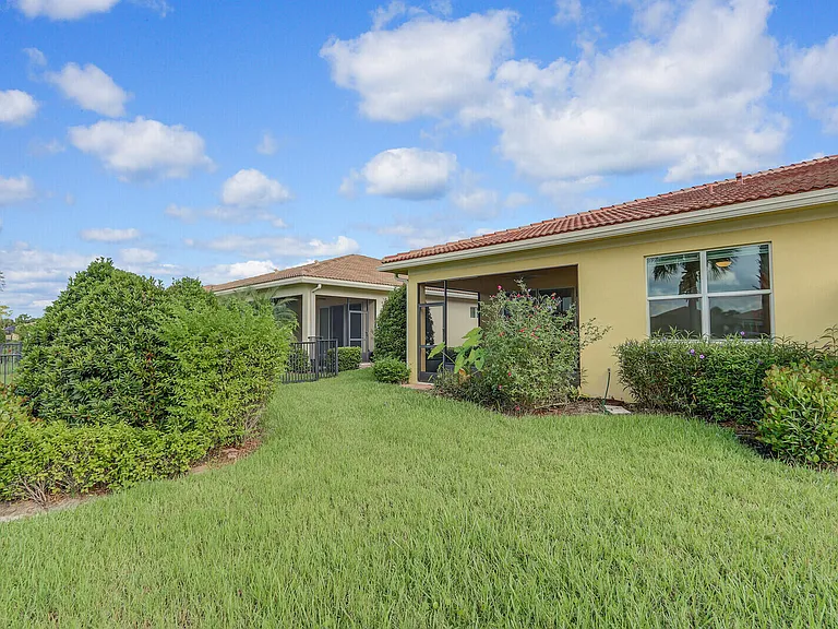21026 SW Modena Way — Photo 33