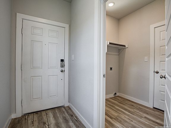 3rd image of 5715 Topaz Way