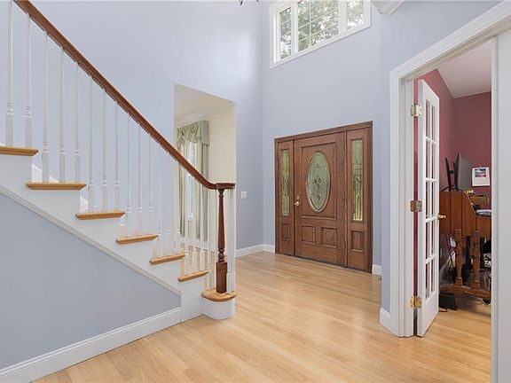 5th image of 54 Autumn Ln