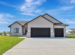 141 E Poplar Cir, Goddard, KS 67052