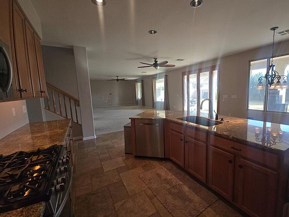 5th image of 2539 E HAZELTINE Way