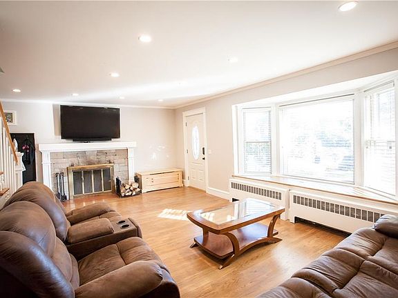 5th image of 10 Brayton St