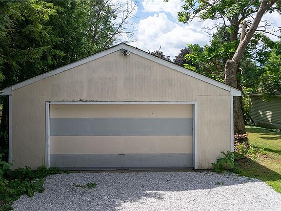 4th image of 2342 Briner Ave