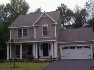 7 Stpatrick Pl, Ballston Lake, NY 12019