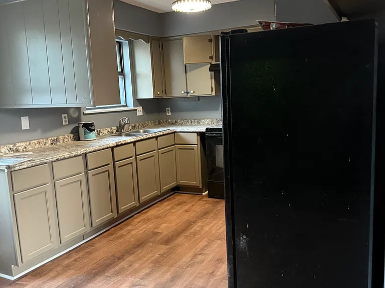 1431 Maple Ave — Photo 5