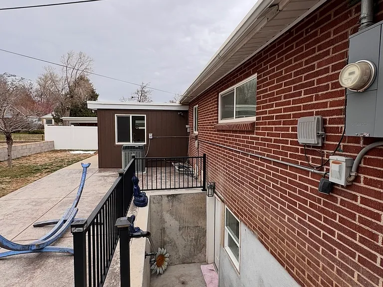 2833 S 2750 E — Photo 2