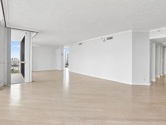 4th image of 20281 E Country Club Dr APT 1801