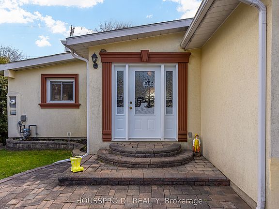 3rd image of 2683 Lakeshore Rd E