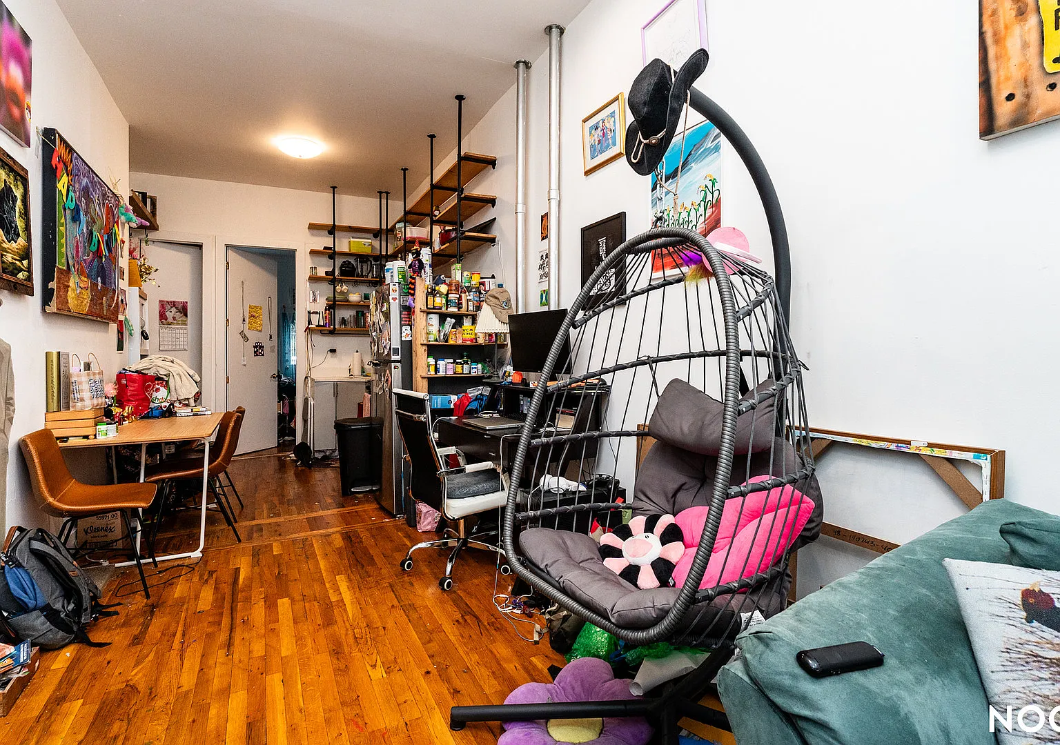 195 Irving Ave — Photo 2