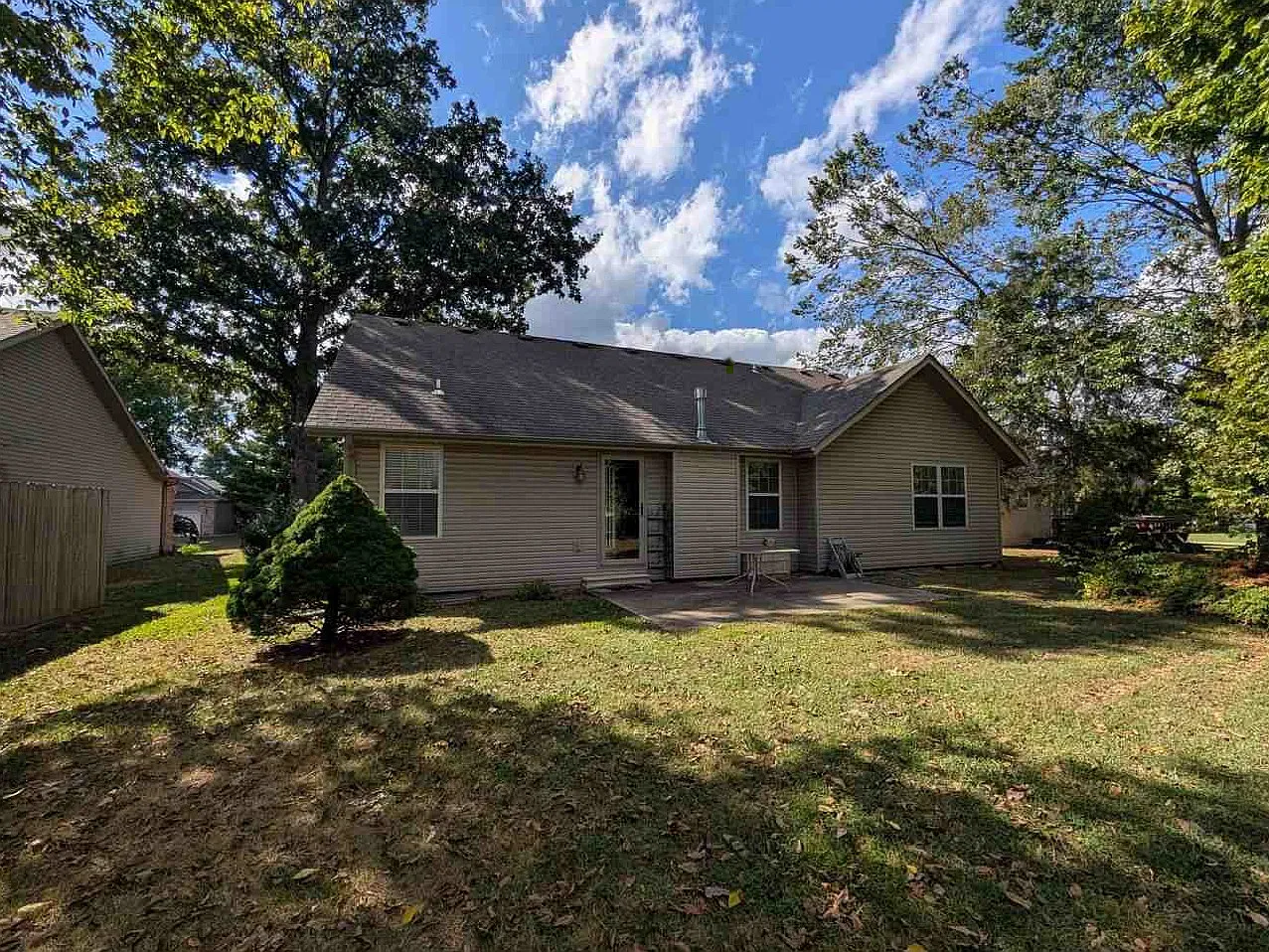 3 bed, 1500 sqft, $2,150 — Photo 2