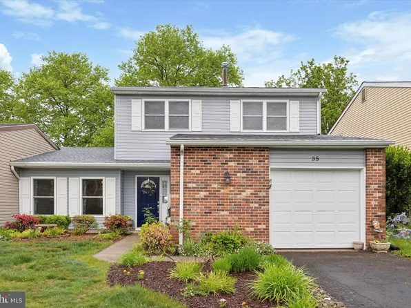 35 King Charles Ln, Newtown, PA 18940