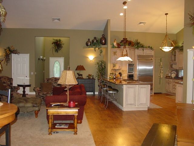 2nd image of 4857 Hilltop Dr