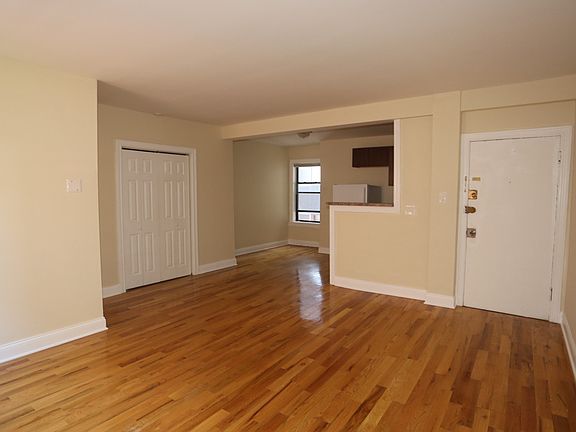 5th image of 1347 N Dearborn St APT 507