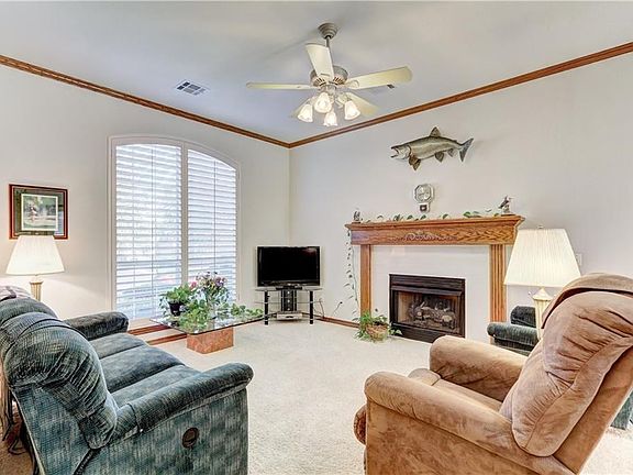 5th image of 11917 Maple Valley Dr