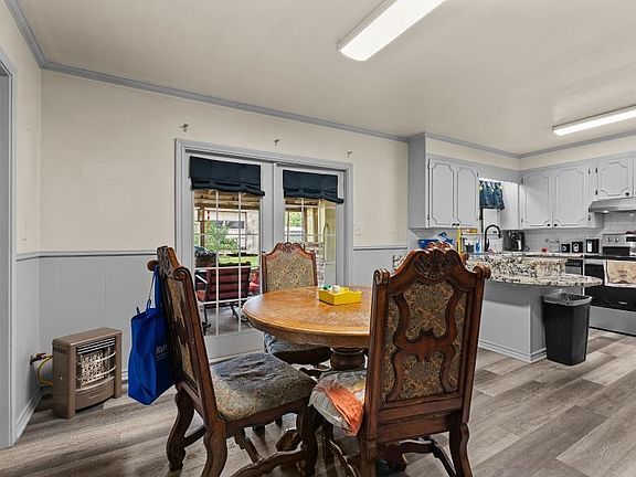5th image of 1126 Oakwood St