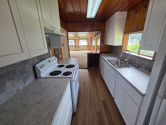 5th image of 252 Bayview Blvd