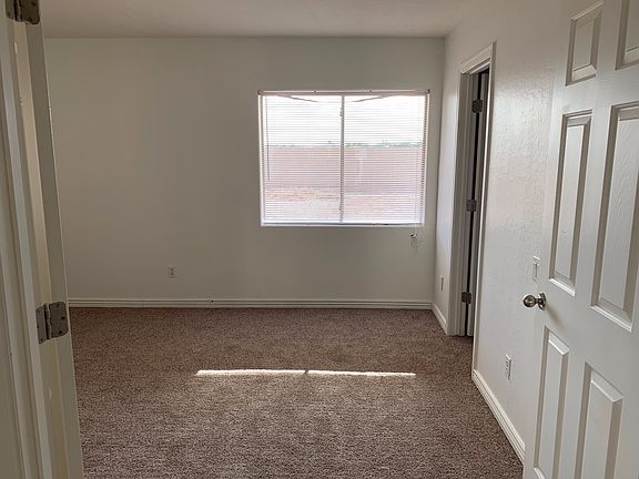3rd image of 43589 W Cowpath Rd