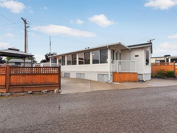 3rd image of 415 Commonwealth Rd #220
