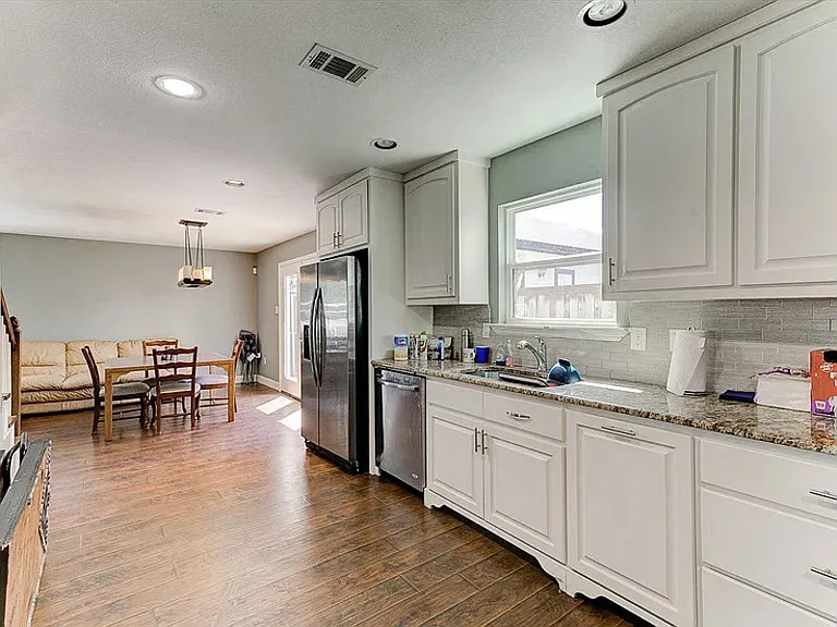2313 W Devitt St — Photo 9