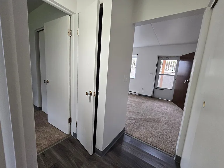 924 Seneca Ct — Photo 15