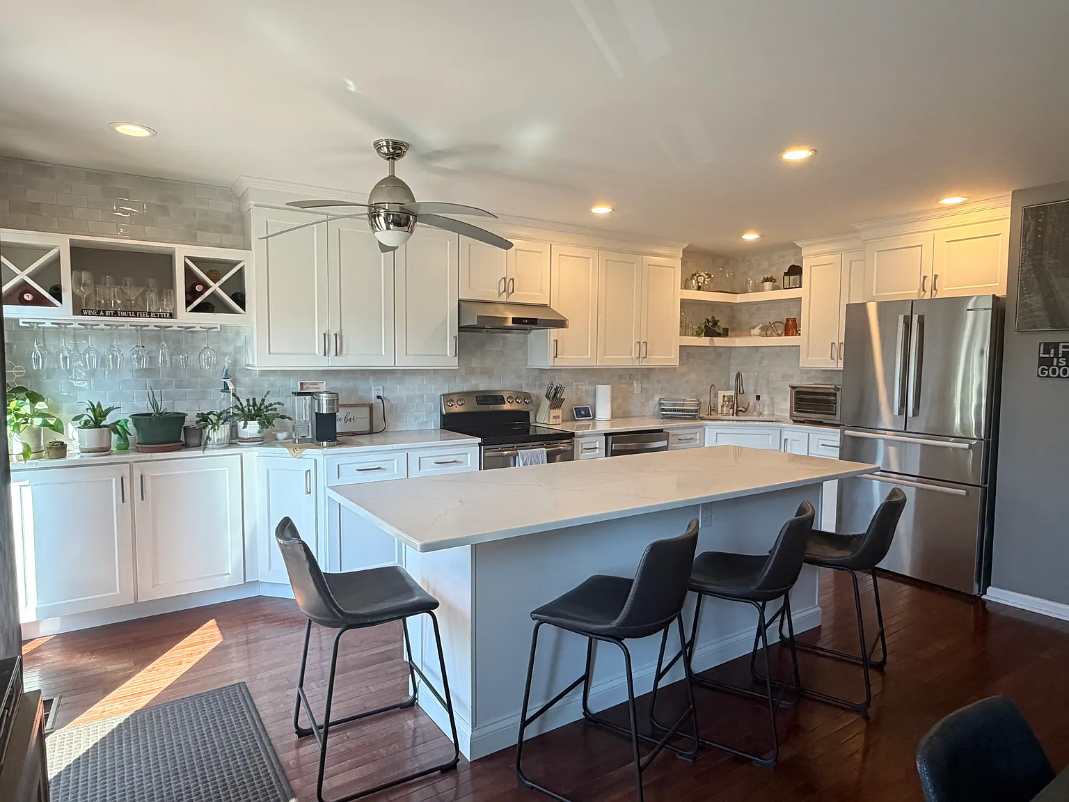 3 bed, 2.5 bath, 2016 sqft, $3,150 — Photo 2