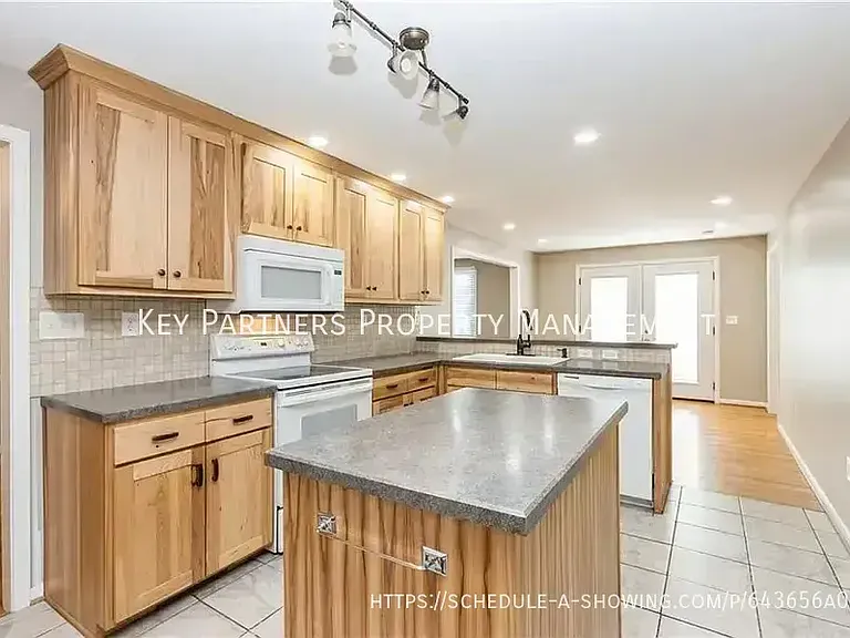 4931 W 72nd Ter — Photo 9