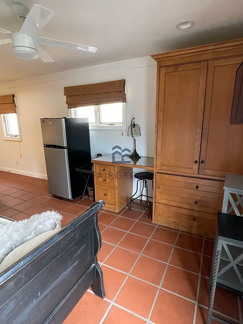 160 Covina Ave — Photo 2