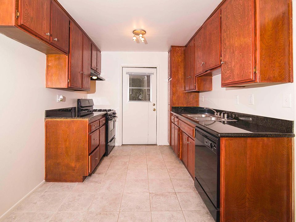 1st image of 12021 Burbank Blvd #202