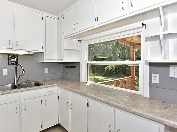 4th image of 2671 E Johnson Ave