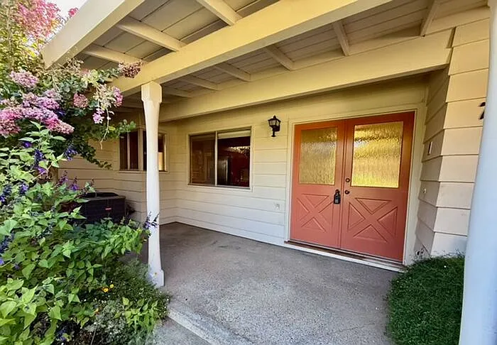 75 Stuart Ct — Photo 2