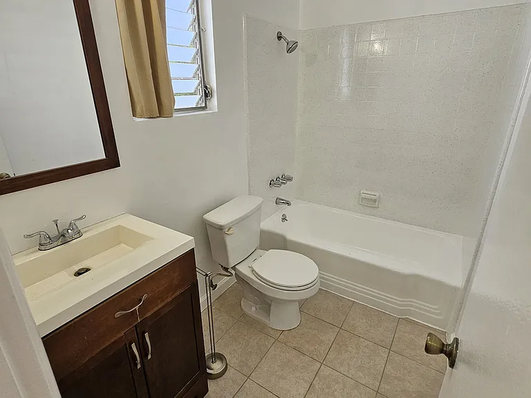 910 N Orange Grove Ave — Photo 11