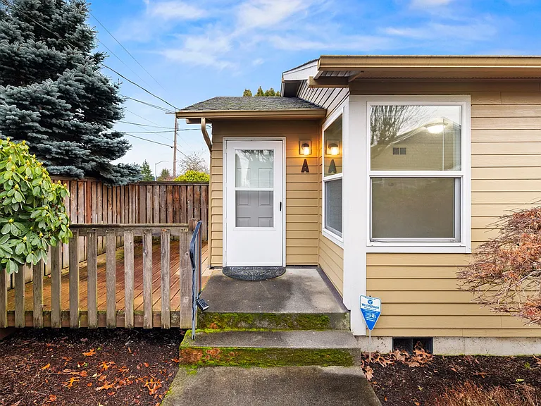 1017 7th Ave SW — Photo 2