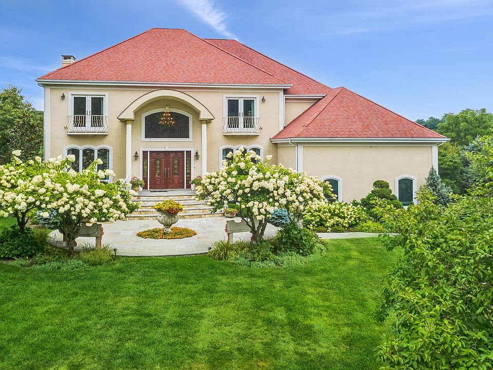 1st image of 5 Meadow Hill Ct