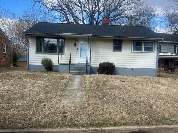 809 Fort Henry St, Petersburg, VA 23803