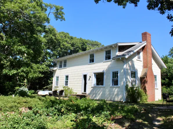 107 Barnes Rd, Oak Bluffs, MA 02557