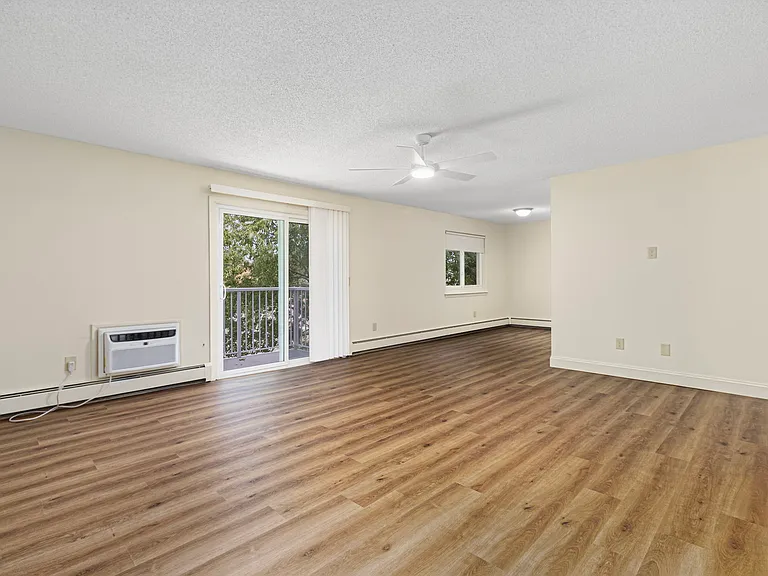 Parkway Apartments — Photo 30