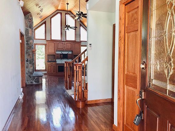 2nd image of 5737 Emerald Ct