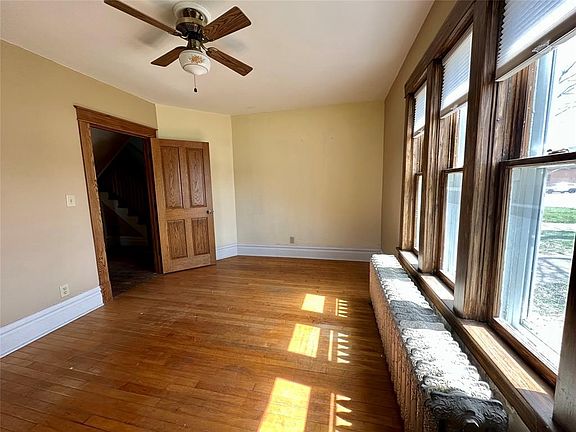 4th image of 113 W Lincoln Avenue