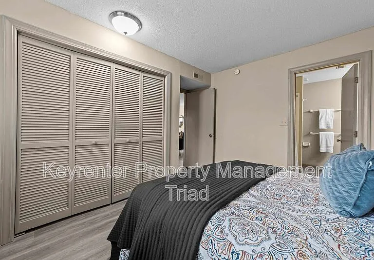 211 McIver St #A — Photo 43