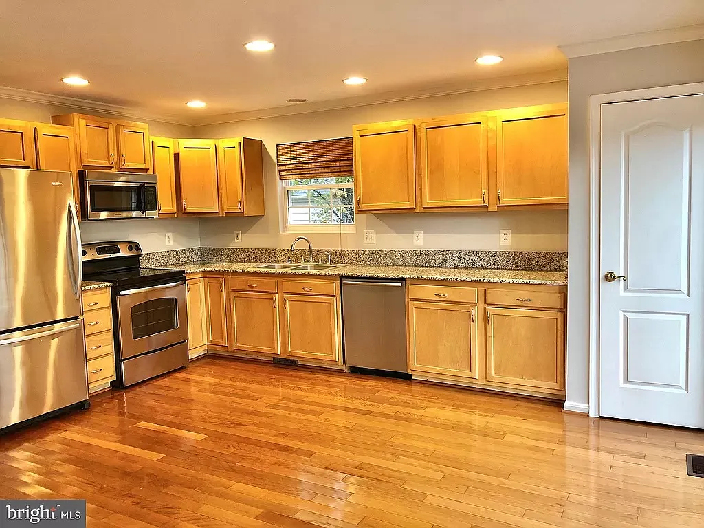 3 bed, 2.5 bath, 1536 sqft, $3,000 — Photo 2