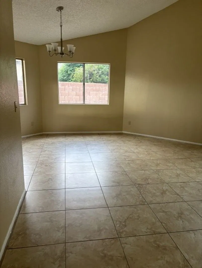 Charming 3-Bedroom Home for Rent — Photo 3