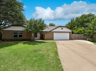 2206 Sexton Dr, Arlington, TX 76015